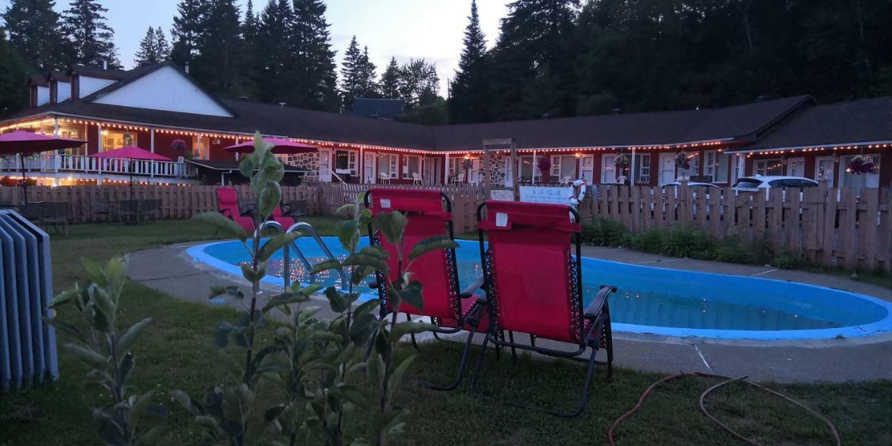 Motel Des Pays D'En Haut Val-David Eksteriør billede