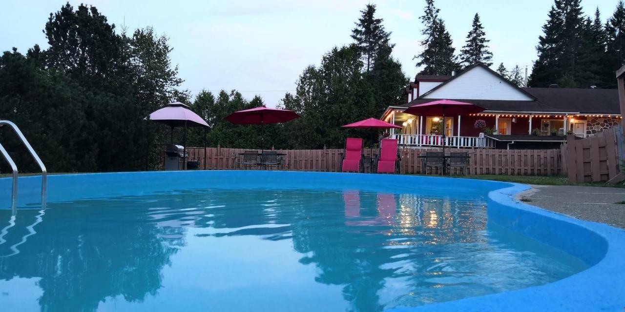 Motel Des Pays D'En Haut Val-David Eksteriør billede